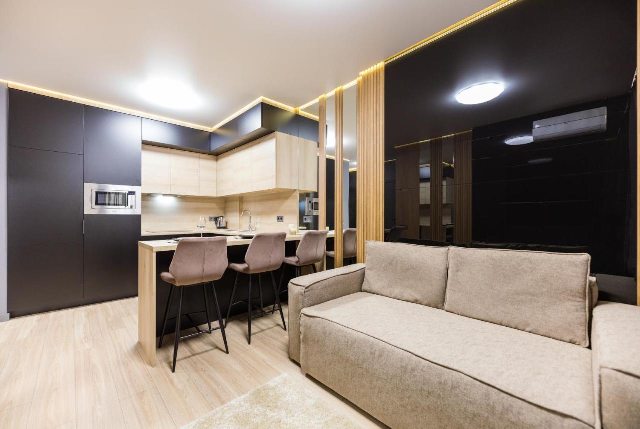 Fayna Town - Loft Black - Nyvky Kiev Ngoại thất bức ảnh