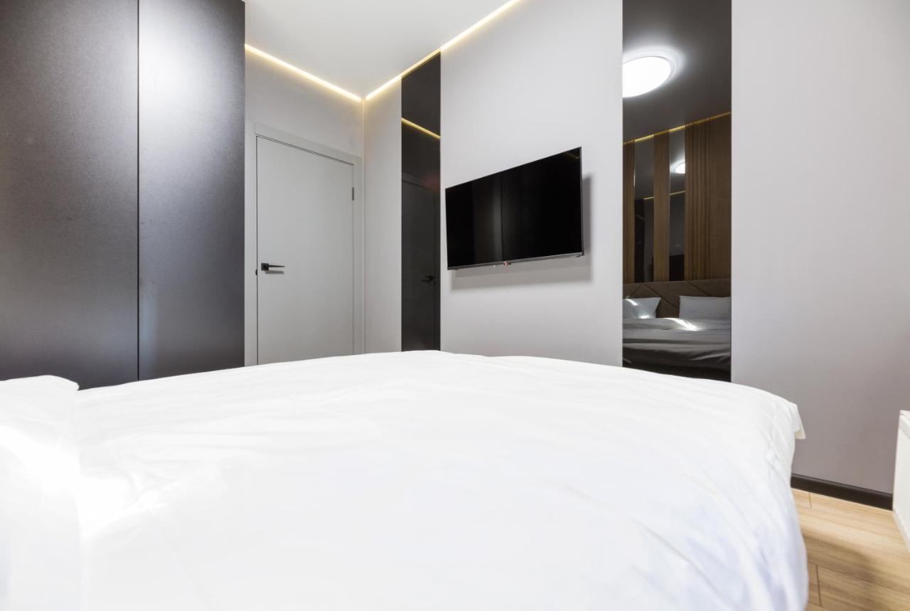 Fayna Town - Loft Black - Nyvky Kiev Ngoại thất bức ảnh